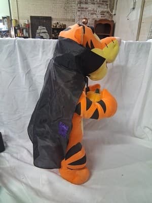 Tigger Halloween Greeter Gemmy 2008 26" Vampire Disney Winnie the Pooh With Box - Thumbnail 7