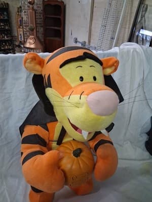 Tigger Halloween Greeter Gemmy 2008 26" Vampire Disney Winnie the Pooh With Box - Thumbnail 6