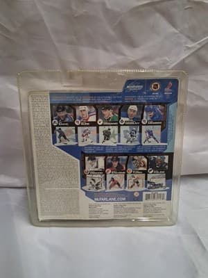 2002 McFarlane Sports Picks NHL Colorado Avalanche Joe Sakic Figure NEW - Thumbnail 2