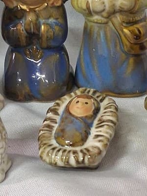 Nativity Set, Small Ceramic 9 Piece Set - Thumbnail 5