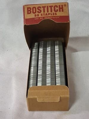 Vintage BOSTITCH 1/4" Box of Staples - Thumbnail 3