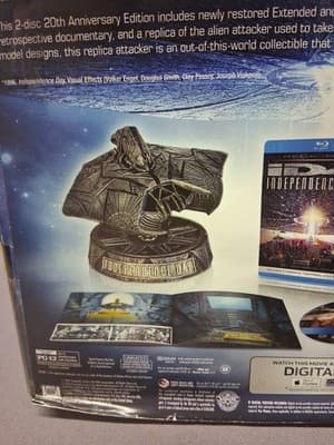 Independence ID4 Attacker Edition figure and Blu-ray BNIB Sealed - Thumbnail 6