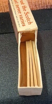 1970'S DEWARS WHITE LABEL SCOTCH BOX OF WOODEN 2 INCH LONG STICK MATCHES - Thumbnail 5