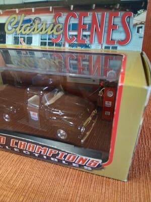 Road Champs Classic Scenes 1956 Ford F100 Truck Mobil Gas Gas Pump 1/43 Sc - Thumbnail 2