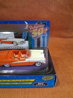 NIB Road Champs Fabulous 50s Die Cast 1955 Oldsmobile & Billboard 1/43 Scale - Thumbnail 3