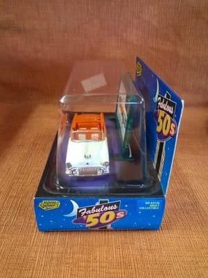 NIB Road Champs Fabulous 50s Die Cast 1955 Oldsmobile & Billboard 1/43 Scale - Thumbnail 6