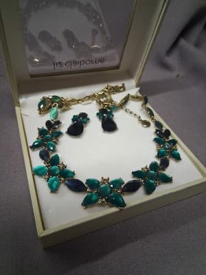 NIB Liz Claiborne Gold Tone Rhinestone Green Floral Black Necklace Earring Set - Thumbnail 4