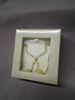 Awesome NWT Liz Claiborne Necklace Yellow Beads and Roses 40" Can Wore Double - Thumbnail 2