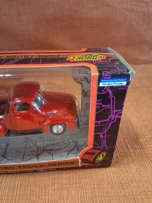 Road Champs FORD TRUCK SERIES 1956 F-100 Red 1:43 - Thumbnail 4