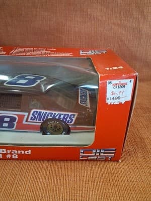 REVELL 8752 SNICKERS BRAND FORD THUNDERBIRD #8 1:24 SCALE DIECAST COLLECTIBLE - Thumbnail 3