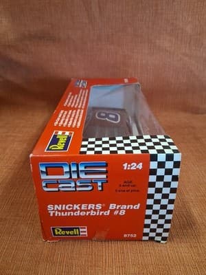 REVELL 8752 SNICKERS BRAND FORD THUNDERBIRD #8 1:24 SCALE DIECAST COLLECTIBLE - Thumbnail 4