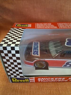 REVELL 8752 SNICKERS BRAND FORD THUNDERBIRD #8 1:24 SCALE DIECAST COLLECTIBLE - Thumbnail 2