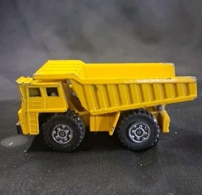 1976 LESNEY - Matchbox - No.58 FAUN DUMP TRUCK - Yellow - Made In England