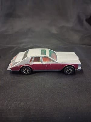 Hot Wheels Cadillac Seville Maroon/Silver 1980 Hong Kong - Thumbnail 3