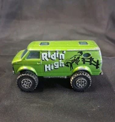 MATCHBOX 1:64 1981 CHEVY VAN RIDIN HIGH 4X4 GREEN BLUE WINDOW ENGLAND Very Good