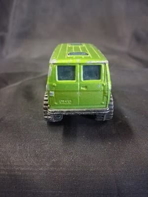 MATCHBOX 1:64 1981 CHEVY VAN RIDIN HIGH 4X4 GREEN BLUE WINDOW ENGLAND Very Good - Thumbnail 4