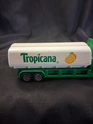 Hot Wheels 1996 Tropicana Orange Juice Hauler, White/green 103 - Thumbnail 3