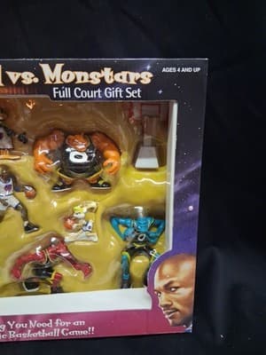 Space Jam Tune Squad vs Monstars Full Court Gift Set Michael Jordan Sealed # 3 - Thumbnail 4