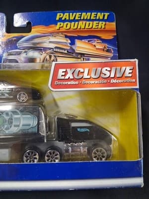 2000 Hotwheels Pavement Pounder HW Survelliance Semi Truck & Exclusive Car - Thumbnail 4