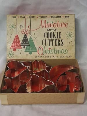 Vintage Six Miniature Metal Christmas Cookie Cutters In Original Box - Thumbnail 2