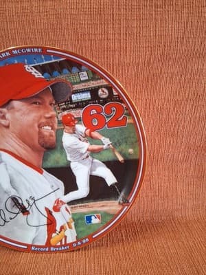 St. Louis Cardinals Mark McGwire #62 Record Breaker 9-8-98" Plate - Thumbnail 3