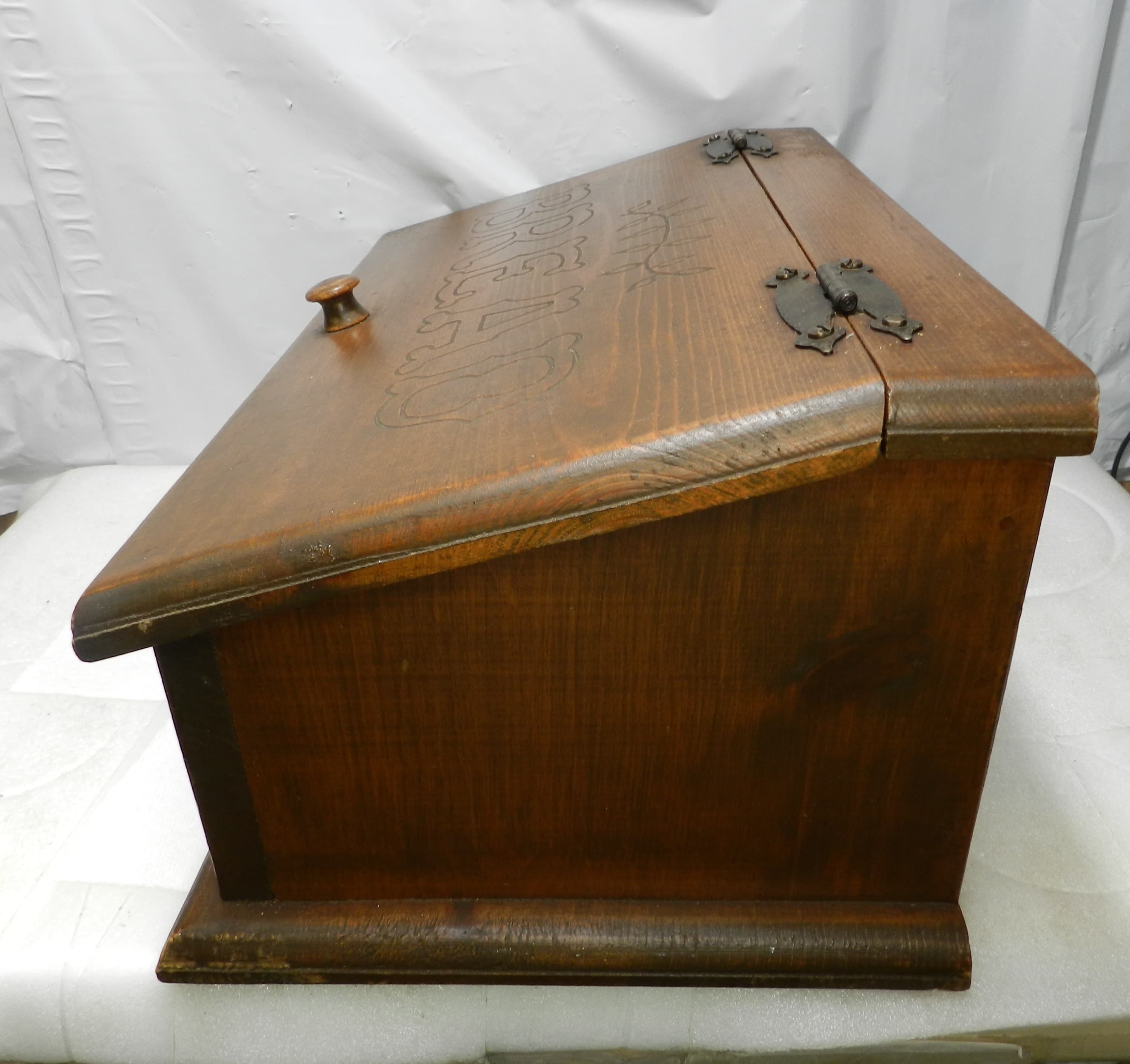 Vintage Rustic Wood Farm House Bread Box Pull Up Lid Carved Handmade N31J - Thumbnail 4