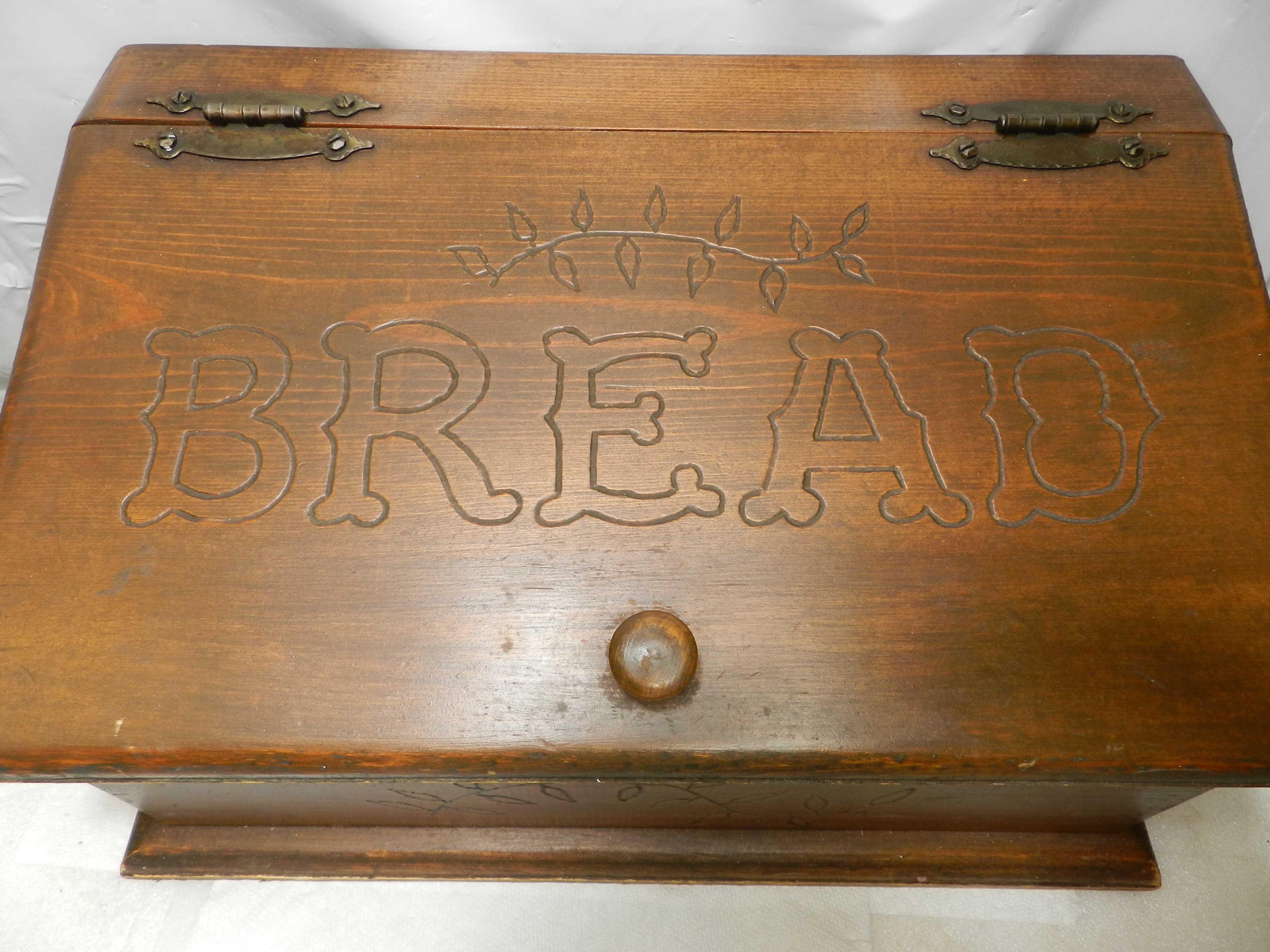 Vintage Rustic Wood Farm House Bread Box Pull Up Lid Carved Handmade N31J - Thumbnail 3