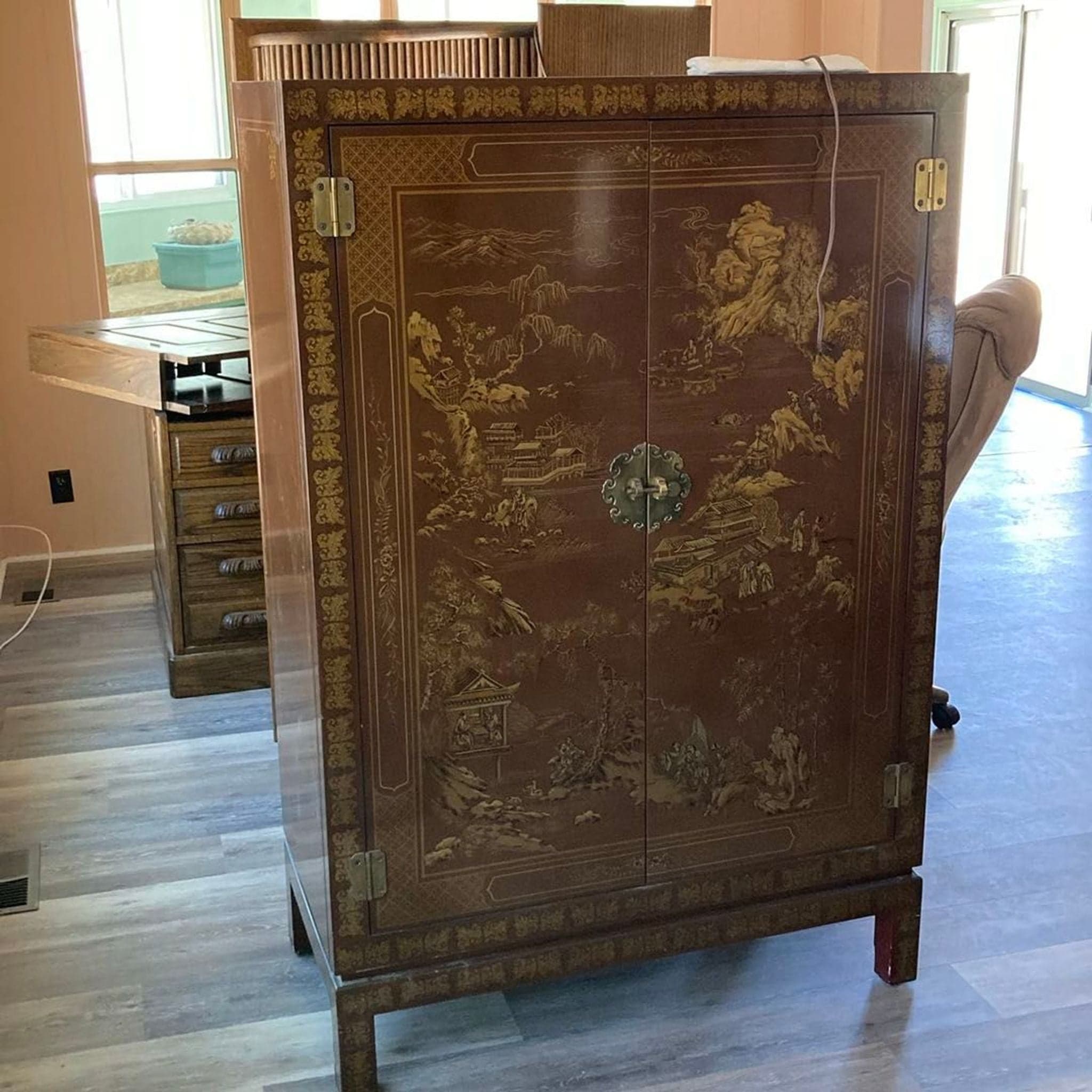 Vintage Drexel Heritage Chinoiserie Lacquered Bar Cabinet - Thumbnail 2