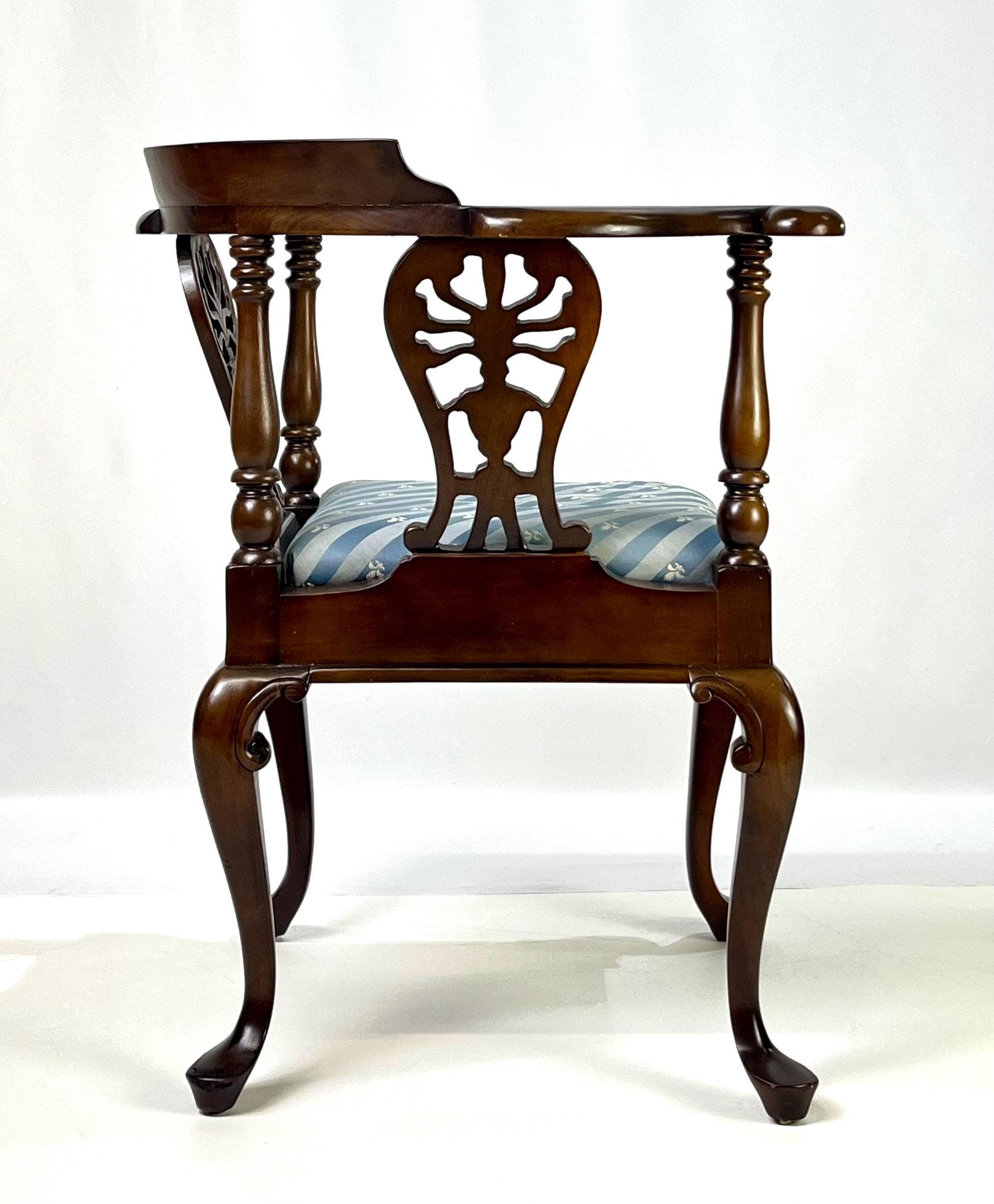 Vintage Key City Furniture Co. Queen Anne Style Mahogany Corner Chai - Thumbnail 5