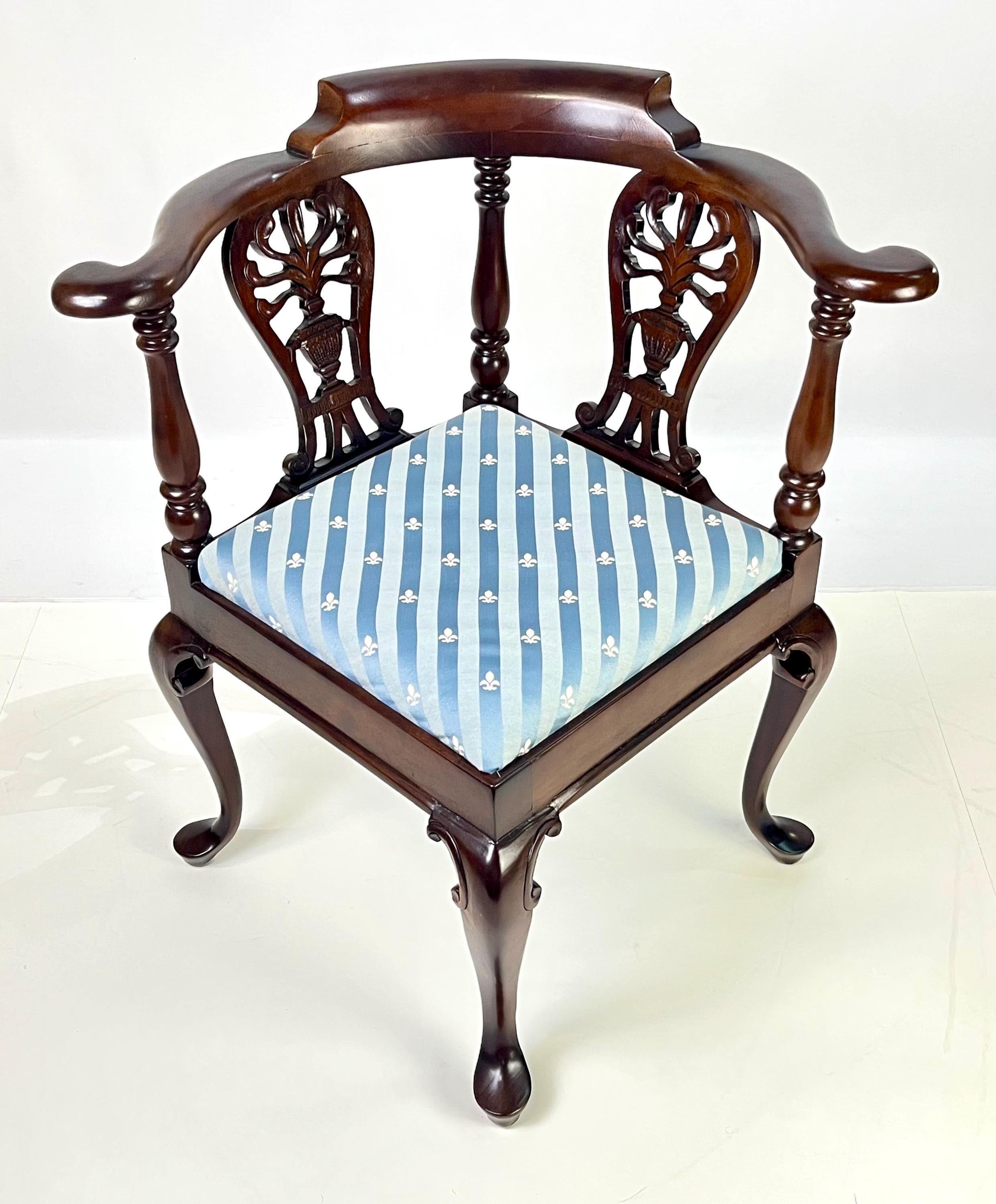 Vintage Key City Furniture Co. Queen Anne Style Mahogany Corner Chai - Thumbnail 3