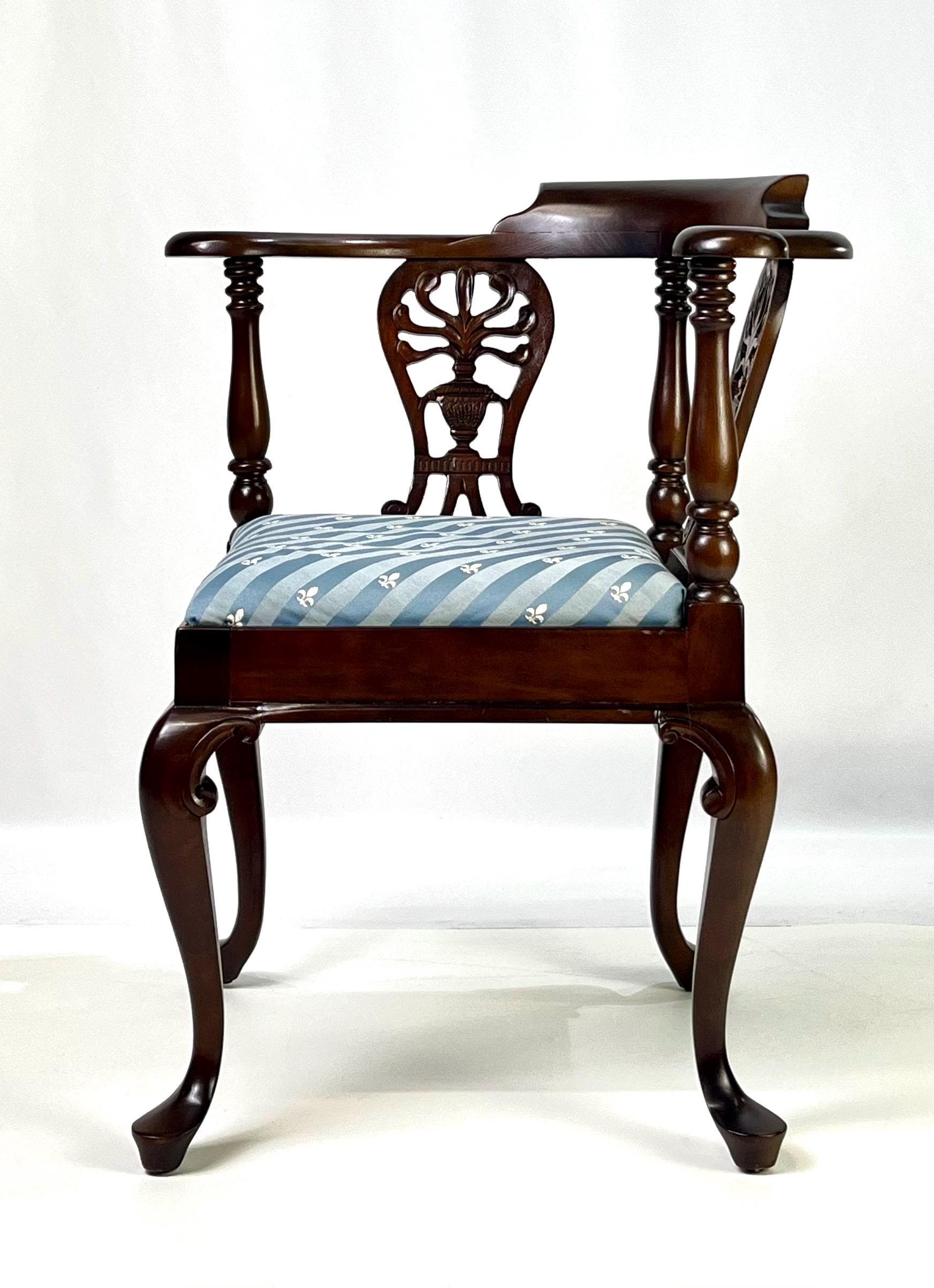 Vintage Key City Furniture Co. Queen Anne Style Mahogany Corner Chai - Thumbnail 6