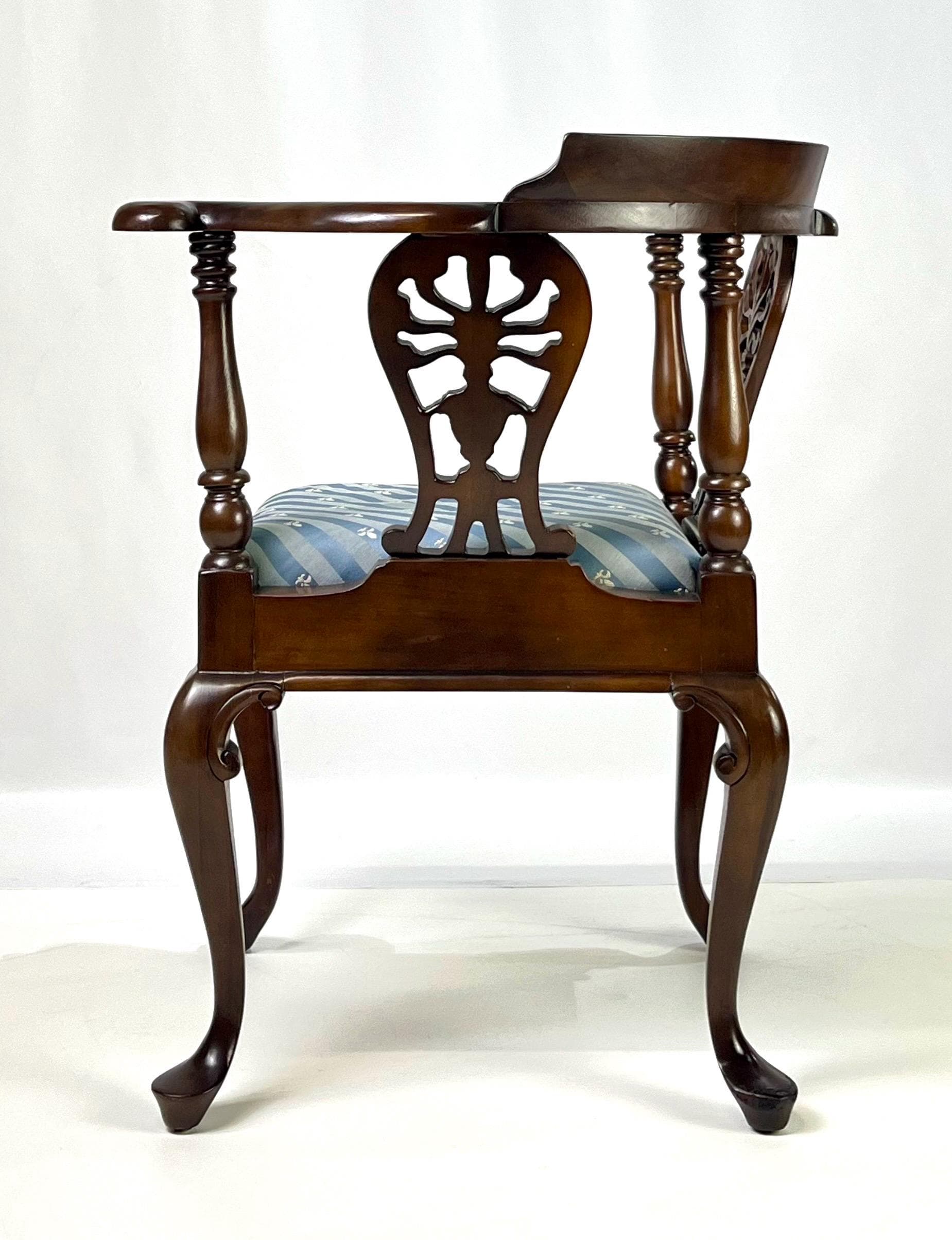 Vintage Key City Furniture Co. Queen Anne Style Mahogany Corner Chai - Thumbnail 7