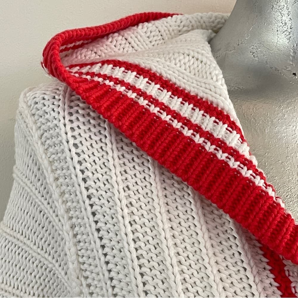 Moda International White and Red Hooded Cardigan in Small - Thumbnail 4