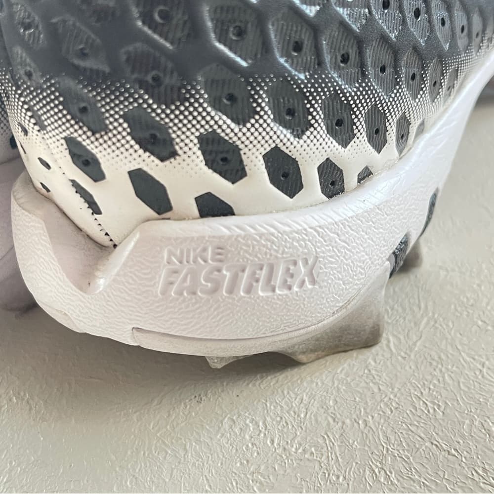 Nike Vapor Fastflex Gray and White Cleats in size 6Y - Thumbnail 2