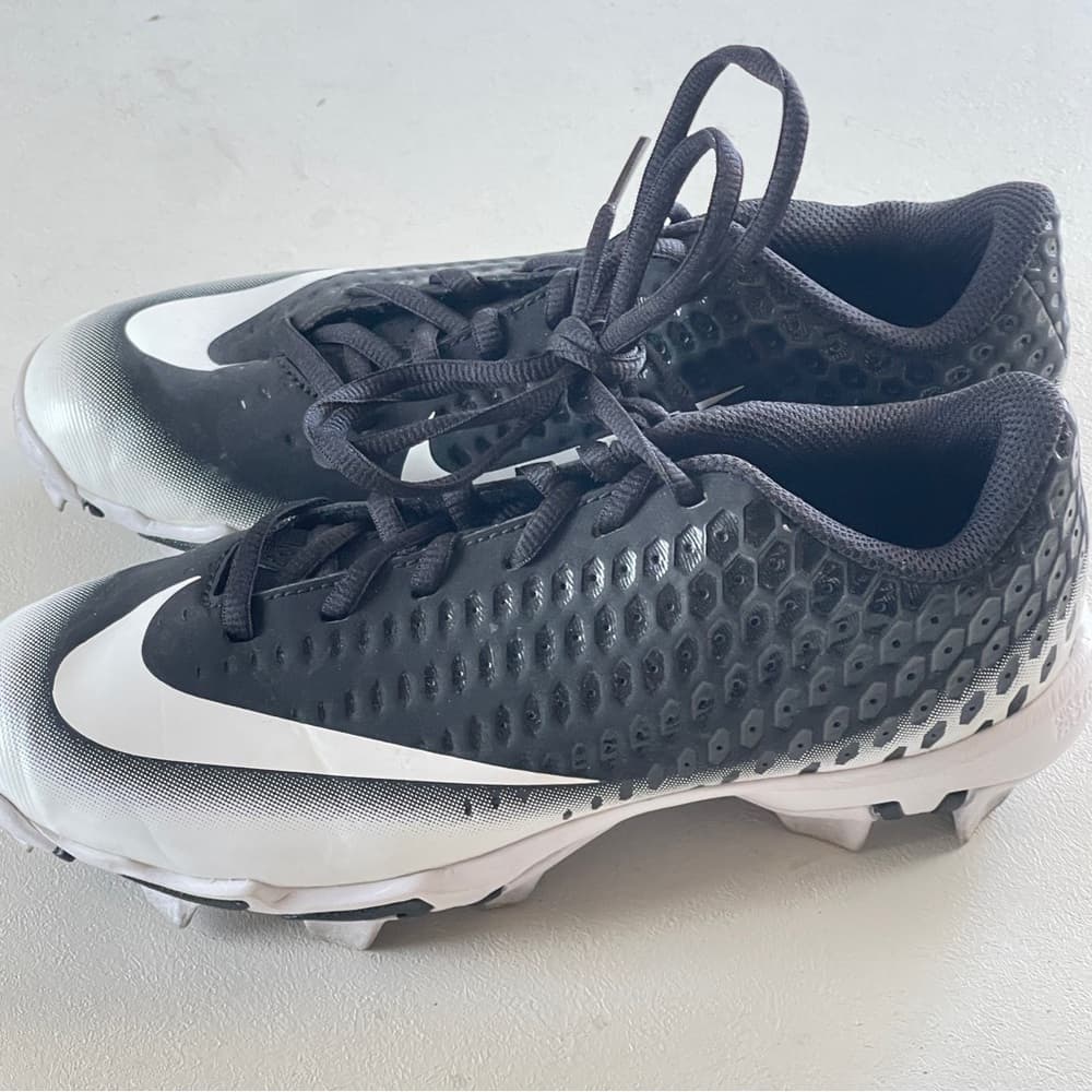 Nike Vapor Fastflex Gray and White Cleats in size 6Y - Thumbnail 5