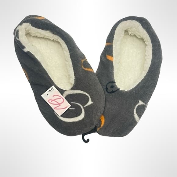 Cozy Gray Medium size Slippers Size 6 to 8 - Thumbnail 4