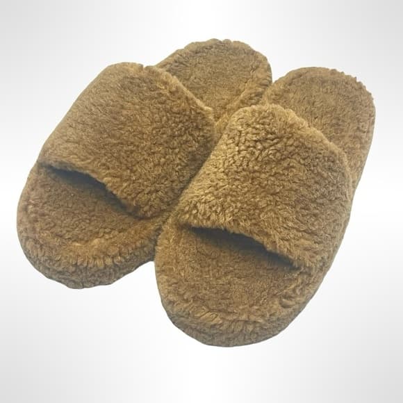 Posee Cozy Brown Fuzzy Slippers in mint condition size 39-40 - Thumbnail 6