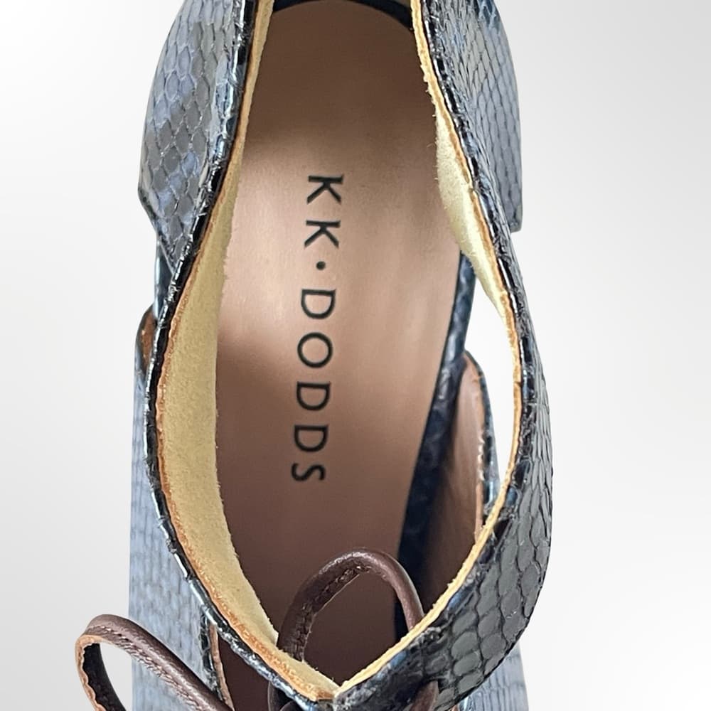KK DODDS Pointed Toe Cutout Heels in Navy Snake Print in 6.5 - Thumbnail 4