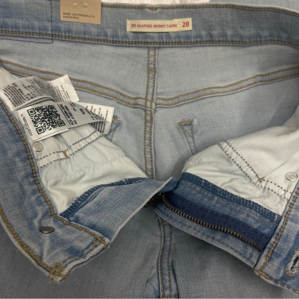 Levi's Capri size 28 Women's Denim Jeans NWT - Thumbnail 5