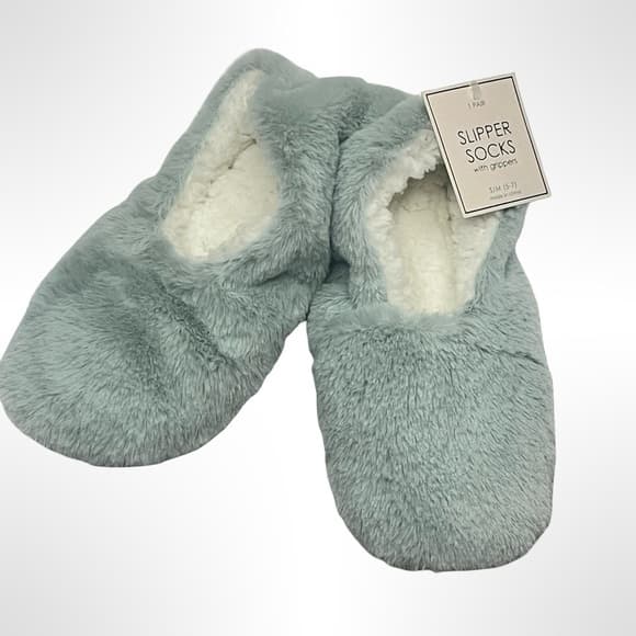 Cozy Fuzzy Slipper Socks in Light Blue NWT - Size S/M - Thumbnail 5