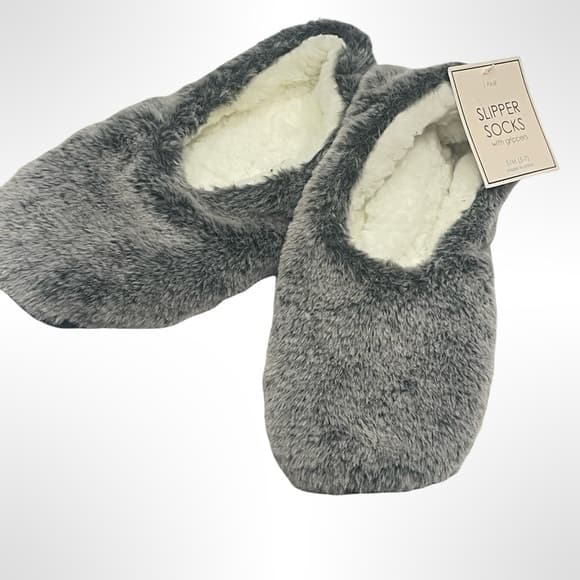 Gray Fuzzy Slipper Socks size 5-7 NWT - Thumbnail 6