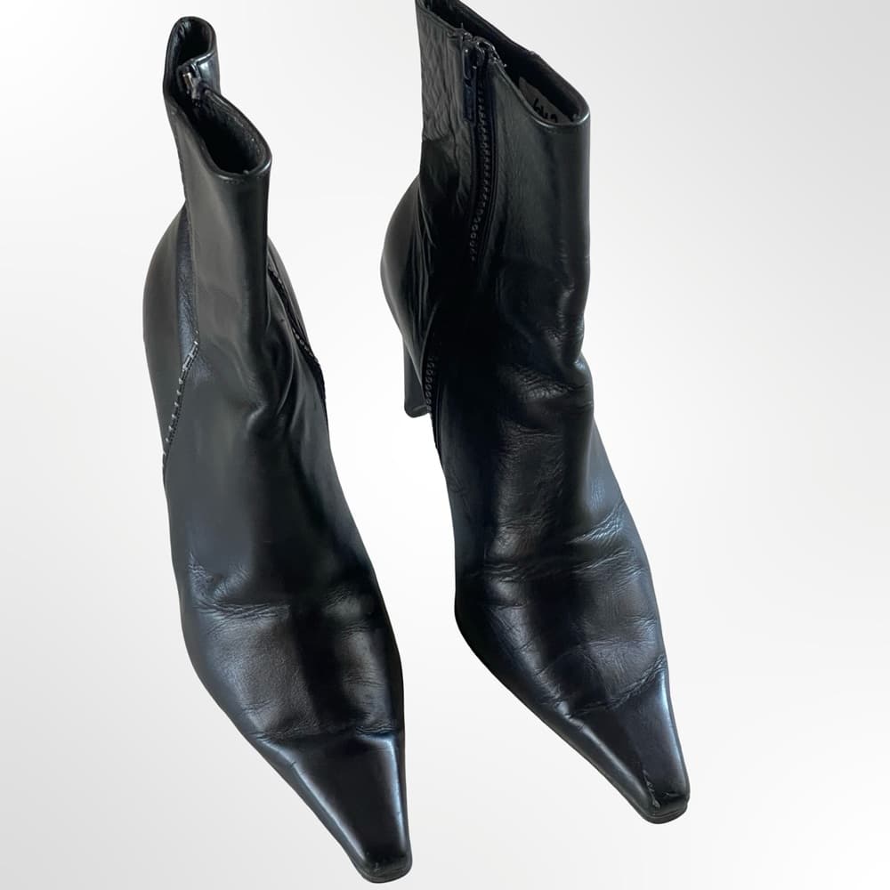 Vero Cuoio Women's Black Leather Pointed-Toe Ankle Boots - Thumbnail 3