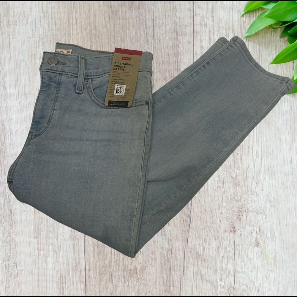 Levi's Capri size 28 Women's Denim Jeans NWT - Thumbnail 2