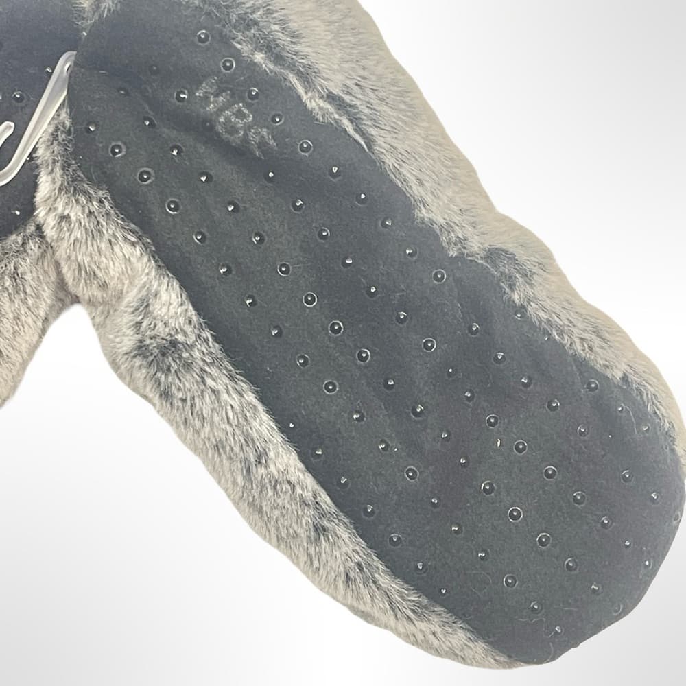 Gray Fuzzy Slipper Socks size 5-7 NWT - Thumbnail 4