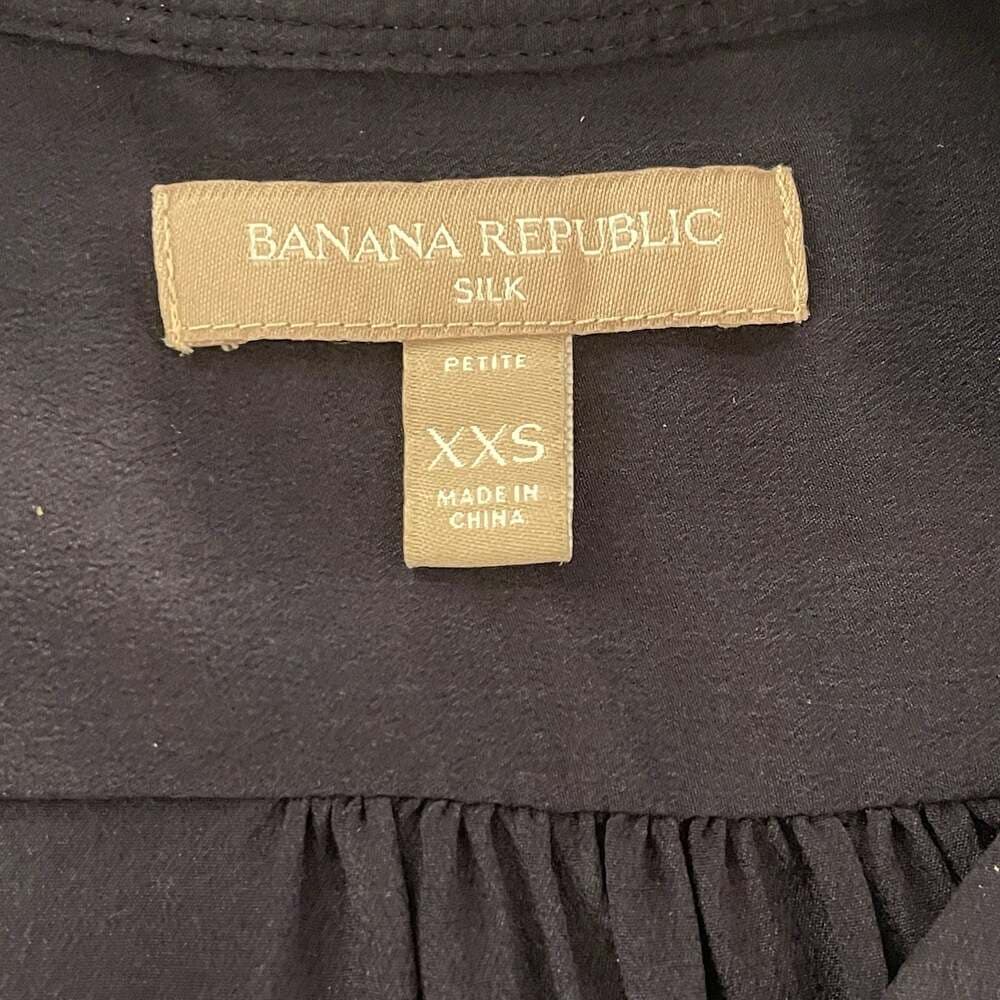 Banana Republic 100% Silk Sleeveless V-Neck Pleat Back Blouse - Thumbnail 3