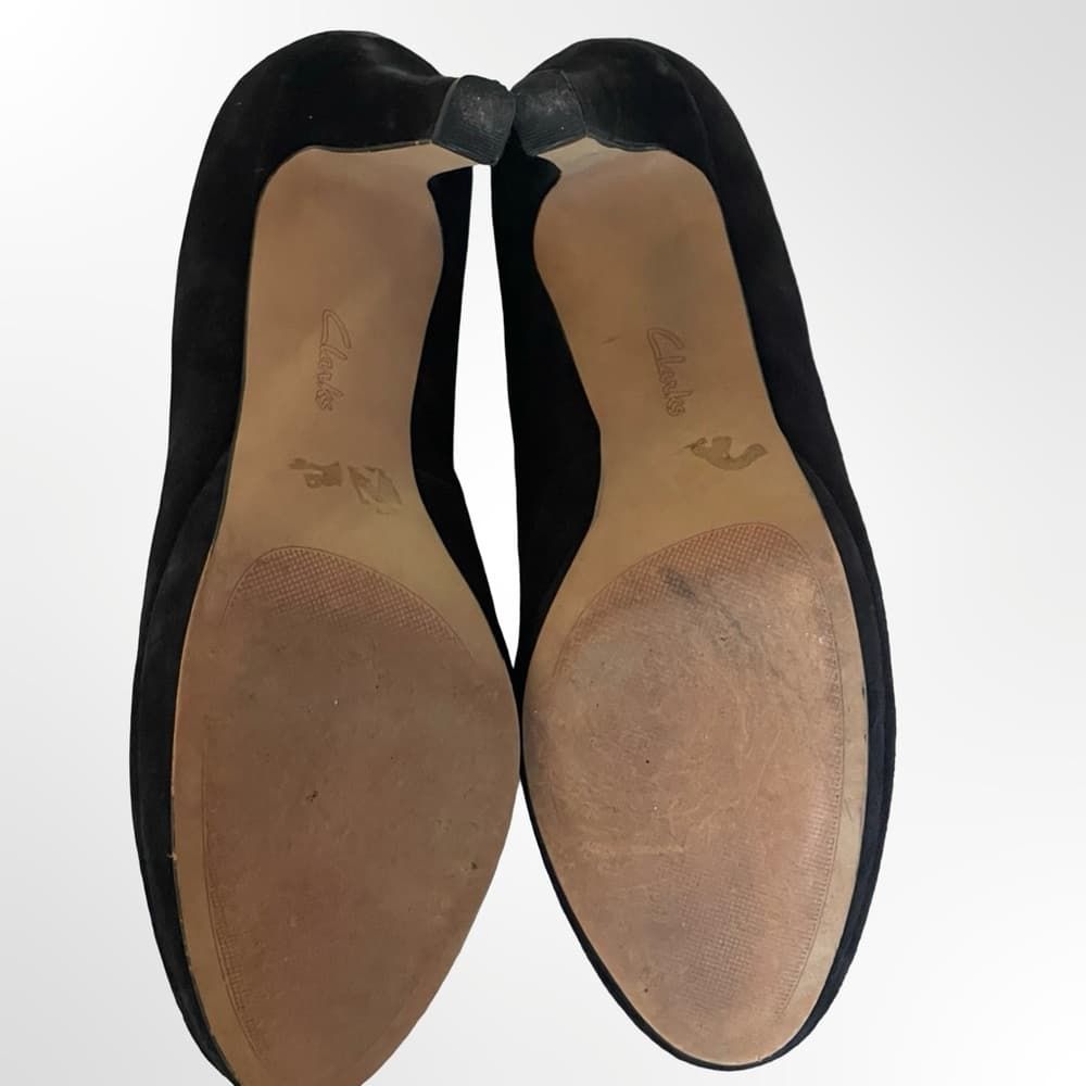 Clark's Artisan Women's Black Suede Mid-Heel Pumps in size 7.5 - Thumbnail 5