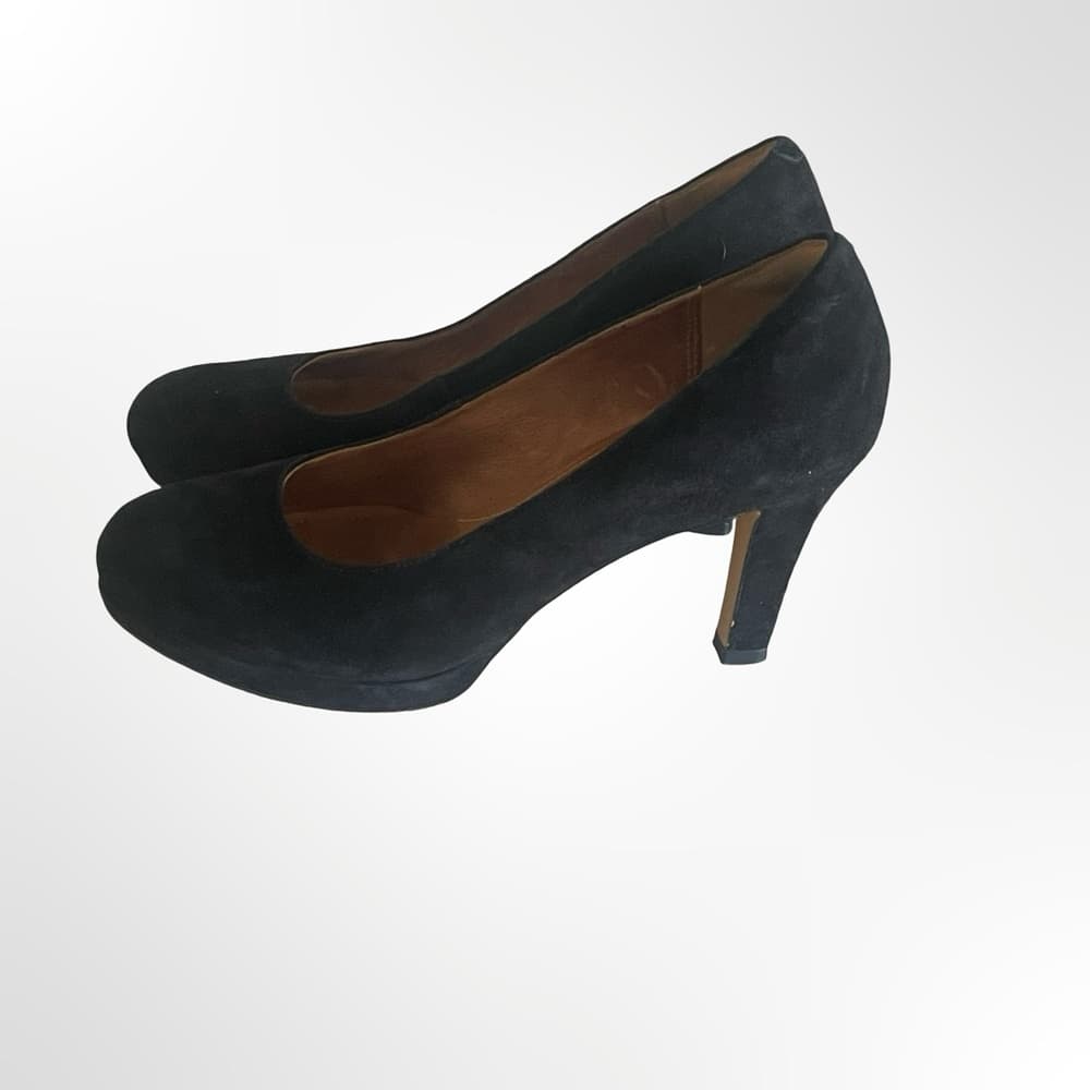 Clark's Artisan Women's Black Suede Mid-Heel Pumps in size 7.5 - Thumbnail 2