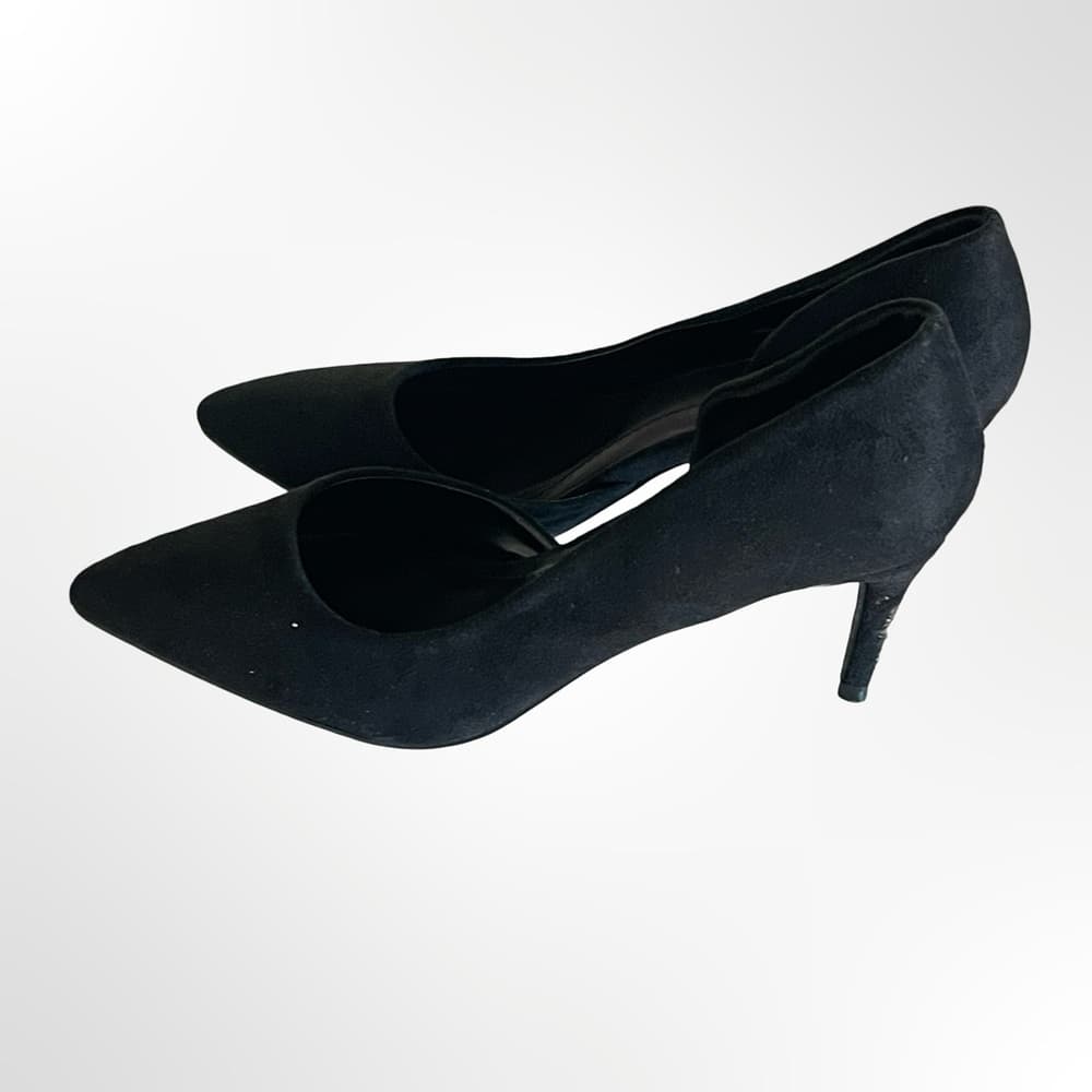 Cushionaire Classic Black Pointed Toe Pumps - Women size 8.5 - Thumbnail 3