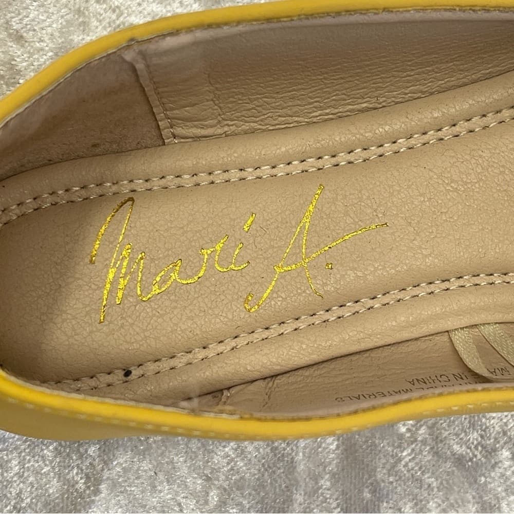 Mari A Yellow Loafers with Gold Accent size 6M -New - Thumbnail 5