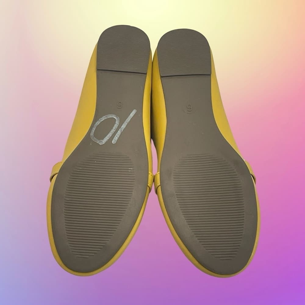 Mari A Yellow Loafers with Gold Accent size 6M -New - Thumbnail 4